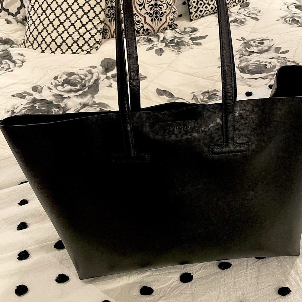 Brand new, with tags and dust bag TOM FORD tote!